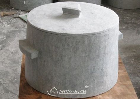 stone-pot-chicken Stone Pot Cooking, Tibetan Food, Cooking Stone, Red Dates, Cooking Pot, Yum Yum Chicken, Chicken Stock, Find Beauty, Natural Food