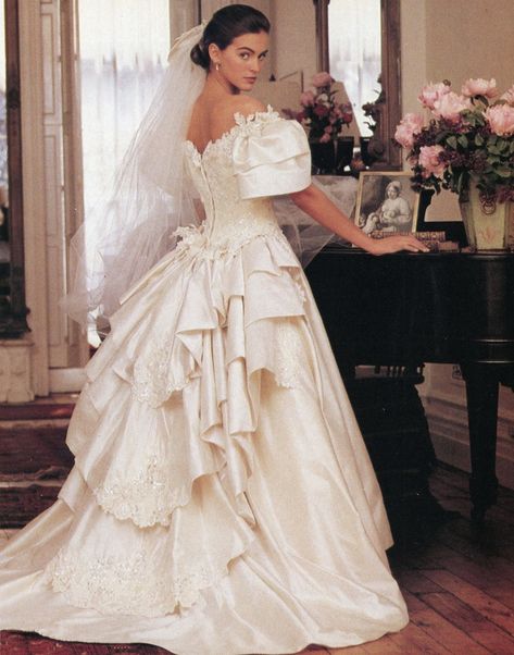 Wedding Dresses 90s, Italian Wedding Dress, Elegant Long Sleeve Wedding Dresses, Puff Sleeve Wedding Dress, 80s Wedding, Womens Wedding Dresses, Fashion Unique, 1980s Dresses, Wedding Gowns Vintage