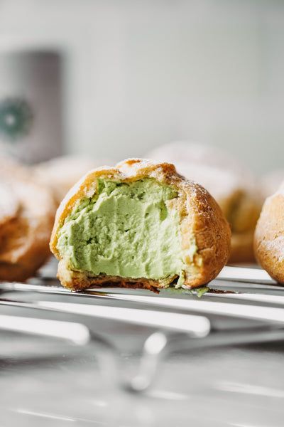 Matcha cream puffs are a delicious and elegant dessert that can be served at any special occasion. They are incredibly simple to make but have a complex flavor that is sure to leave a lasting impression on your guests. The matcha cream p... Choux Photography, Cream Puff Dough, Matcha Cream Puff, Green Tea Cream, Matcha Cream, Choux Cream, Matcha Green Tea Recipes, Matcha Recipes, Cream Puff Recipe