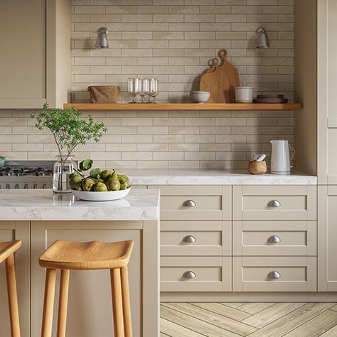 Grey And Neutral Kitchen, Neutral Tile Backsplash, Stone Colour Kitchen, Neutral Kitchen Tiles, Beige Kitchen Walls, Natural Stone Backsplash Kitchen, Warm Neutral Kitchen, Modern Chic Kitchen, Cream Kitchens