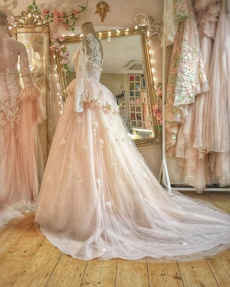 Marzia Kjellberg Marries YouTube Star PewDiePie In A Whimsical Peplum Weddding Gown! | Metro.Style Princess Dresses Aesthetic, Marzia Kjellberg, Whimsical Princess, Joanne Fleming, Ropa Shabby Chic, Princess Dress Fairytale, Fairy Dresses, Fairy Wedding, Fantasy Dresses