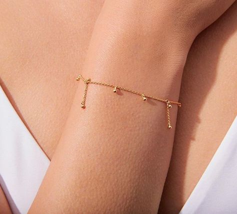 Gelang Emas Aesthetic, Trendy Silver Jewelry, Simple Necklace Designs, Delicate Gold Bracelet, Gold Bracelet Simple, Delicate Jewellery, Dainty Gold Bracelet, Preppy Jewelry, Jewelry Set Design