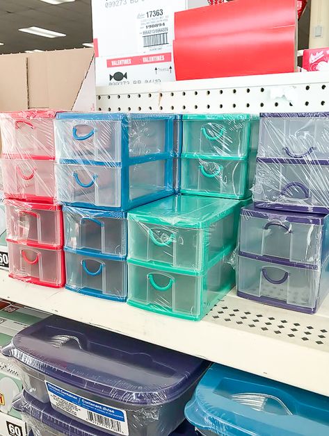 Give your generic plastic Dollar Tree storage bins an industrial farmhouse makeover in just a few simple steps! #dollartree #dollartreestorage #organize Dollar Tree Storage Bins, Dollar Tree Diy Organization, Dollar Tree Storage, Farmhouse Makeover, Dollar Tree Organization, Dollar Store Diy Organization, Diy Organizer, Ideas Para Organizar, Diy Dollar Tree Decor