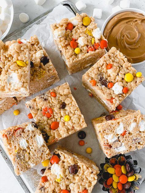 Reese Pieces Rice Krispie Treats, Reese's Rice Krispie Treats, Reeses Pieces Rice Krispie Treats, Reese’s Pieces Rice Crispy Treats, Rice Crispy Treats Thanksgiving, Cereal Rice Krispie Treats, Reeses Rice Crispy Treats, Reese’s Rice Krispie Treats, M&m Rice Crispy Treats