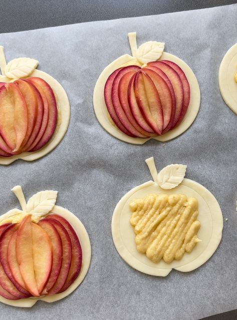 Apple Tart — Oh Cakes Winnie Mini Apple Tarts, Pie Decoration, Pastry Design, Apple Tea, Vanilla Paste, Apple Tart, French Classic, Apple Filling, Brownie Bites