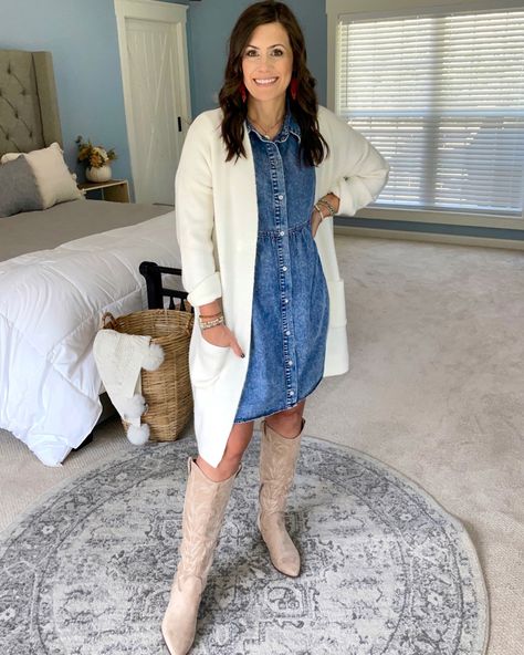 Jean Dress Fall Outfit, Denim Dress And Cowboy Boots Outfit, Jean Dress With Boots, Jean Dress Outfit Fall, Denim Dress Fall Outfit, Denim Dress With Boots, Denim Dress Outfit Fall, Dress With Blazer Outfit, Jean Dress Outfits