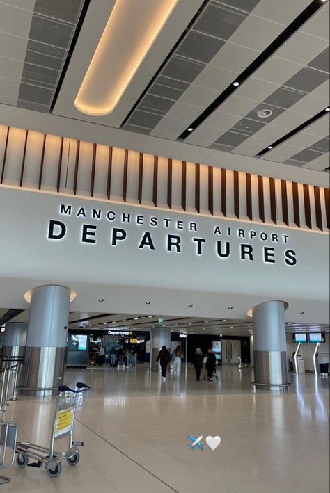 Manchester Airport Aesthetic, Manchester Airport Snapchat, Airport Photos Instagram Story, Airport Feeling, Plane Window View, Airport Vibes, Travel Aesthetics, Airport Pictures, Airport Aesthetic