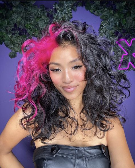 Pink Hair Highlights Curly, Curly Multicolored Hair, Fashion Color Curly Hair, Fun Hair Color Ideas For Curly Hair, Peak A Boo Hair Color Curly Hair, Colourful Curly Hair, Pink Skunk Stripe Curly Hair, Skunk Dyed Hair Curly, Curly Hair Purple Highlights