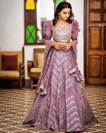 Dresses For Wedding Function, Stylish Dresses For Wedding, Reka Bentuk Blaus, भारतीय दुल्हन संबंधी, डिजाइनर कपड़े, Pengantin India, Sabyasachi Lehenga, Lehnga Dress, Lehenga Blouse Designs