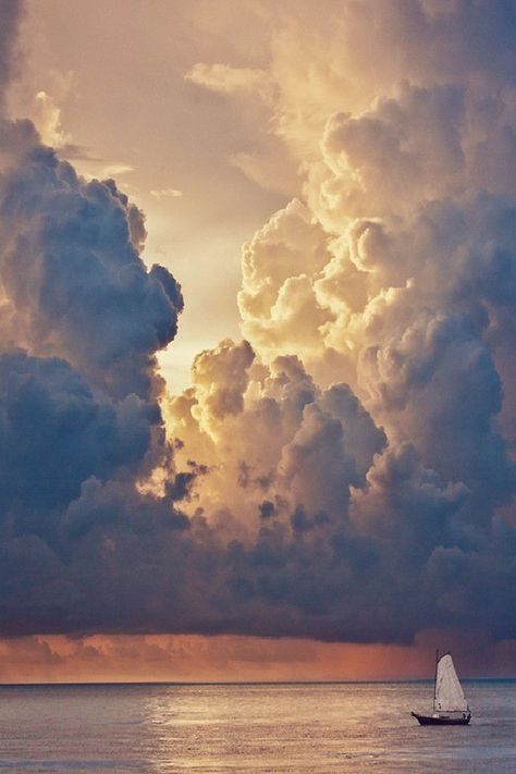 Wood Wall Design Ideas Living Room, Matka Natura, Clouds Photography, Sunset Clouds, Cloudy Sky, Cloud Painting, Color Depth, Alam Yang Indah, Alam Semula Jadi