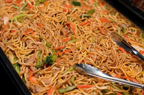 Chamorro Pancit Recipe, Pansit Noodles Recipe, Hawaiian Noodles Recipe, Pancit Filipino, Pancit Noodles, Guam Food, Chamorro Food, Filipino Noodles, Filipino Pancit