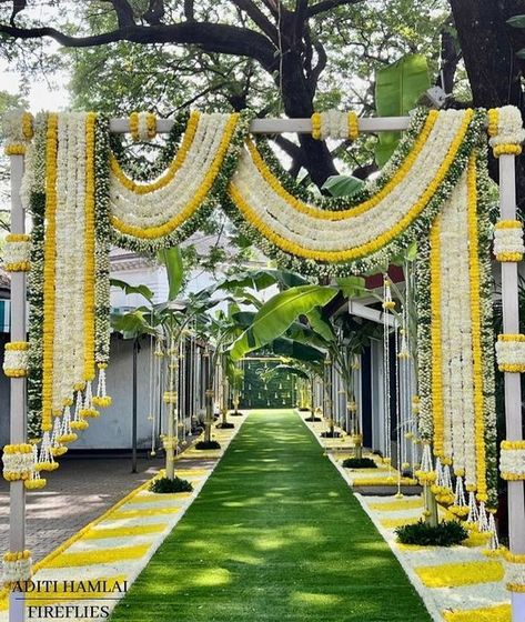 Mandap Design South Indian, South Indian Engagement Decor, Diwali Gate Decoration, Onam Celebration Decoration, Haldi Entrance Decor, South Indian Wedding Decorations, Shadi Decoration, Indian Outdoor Wedding Decor, Outdoor Wedding Reception Decorations