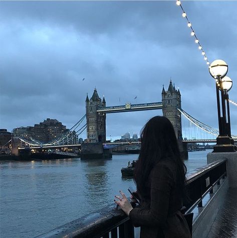 London Blue Aesthetic, London Girl Aesthetic, London Photoshoot, Study In London, Aesthetic London, London Vibes, London Dreams, London Trip, Living In London