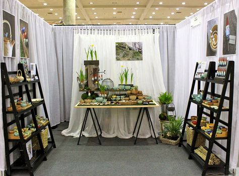 I'm a big fan of Tasha McKelvey's adorable pottery.  And now I'm a fan of her show display, using folding ladder shelves.  Very portable!  (tashamck on Flickr) Booth Set Up Ideas, Craft Table Display, Art Fair Display, Necklace Rack, Stand Pameran, Vendor Booth Display, Set Up Ideas, Craft Show Booths, Pottery Display