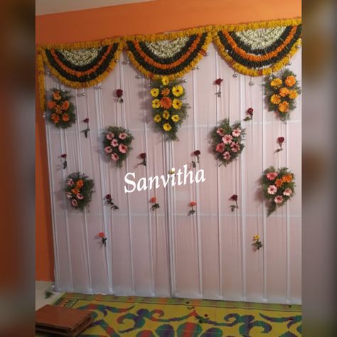 Srimantham Decorations, Hindu Marriage Decoration Stage, Eco Wedding Decorations, Haldi Function Decoration, Pellikuthuru Decor, Leaf Decor Wedding, Decoration With Flowers, Temple Decoration, Puja Decor