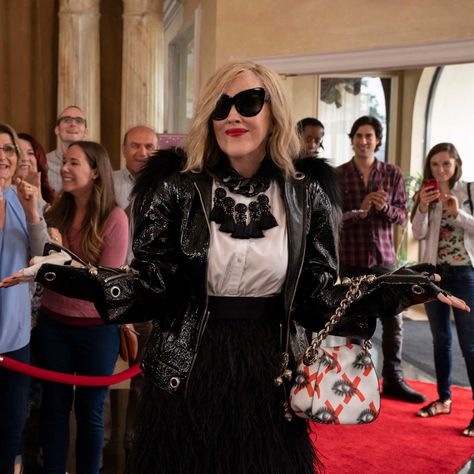 Schitt’s Creek Recap: There Will Be a Surprise and There Will Be Tears Rose Sunglasses, Crow Costume, Daphne Guinness, Moira Rose, Catherine O'hara, Wardrobe Sale, David Rose, Fabulous Outfits, Rosé Aesthetic