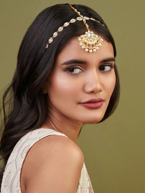 Matha Patti Hairstyles, Indian Head Jewelry, Indian Headpiece, Beauty And Grace, Perhiasan India, Headpiece Jewelry, Long Hair Wedding Styles, Head Jewelry, Bridal Bangles