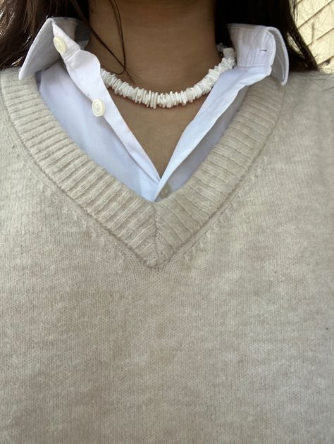 Puka Shell Necklace Aesthetic, Puka Shell Necklace Outfit, Shell Necklace Outfit, Beige Sweatshirt, Puka Shell Necklace, Necklace Outfit, Puka Shell, Leather Jacket Outfits, Shell Necklace