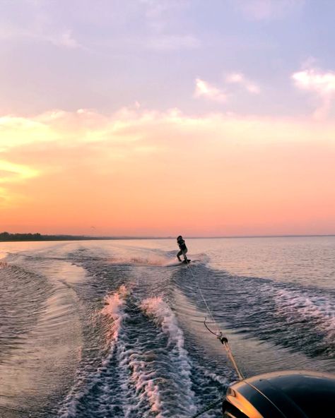 Water Skiing Aesthetic, Waterski Aesthetic, Wakeboarding Aesthetic, Skiing Aesthetic, Summer Energy, Lake Time, River Trip, Full Time Travel, Ocean Sky