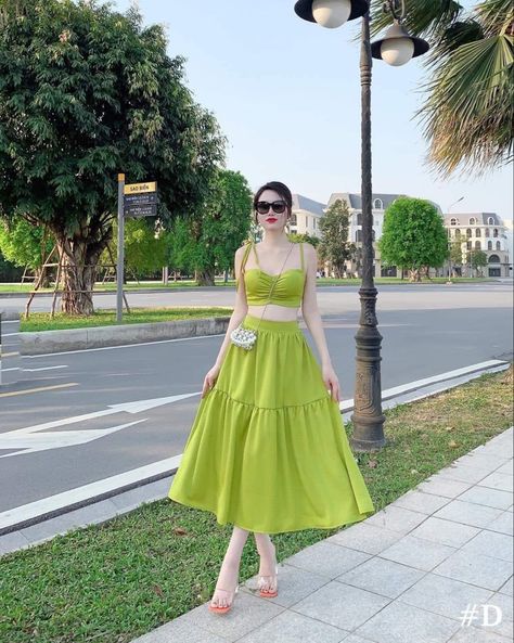 Korean Dress For Women, Ulzzang Beach, Floral Midi Skirt Outfit, Casual Outfit Ideas, Stylish Work Attire, Summer Outfit Ideas, Korean Fashion Dress, Trendy Summer Outfits, Korean Girl Fashion