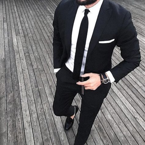 Manly Black Suit Male Style Ideas With Black Tie And Small White Pocket Square Stil Masculin, Man Suits, A Man In A Suit, Man In A Suit, Costume Noir, Work Fits, Mens Summer Outfits, Trendy Mens Fashion, Mens Fashion Smart