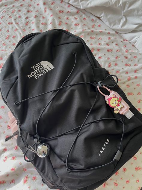 Northface Jester Backpack Aesthetic, The North Face Backpack Black, Back Packing Aesthetic, Backpack Aesthetic Black, Northface Backpacks Aesthetic, North Face Backpack Aesthetic, Black Backpack Aesthetic, Backpack With Pins, The North Face Jester