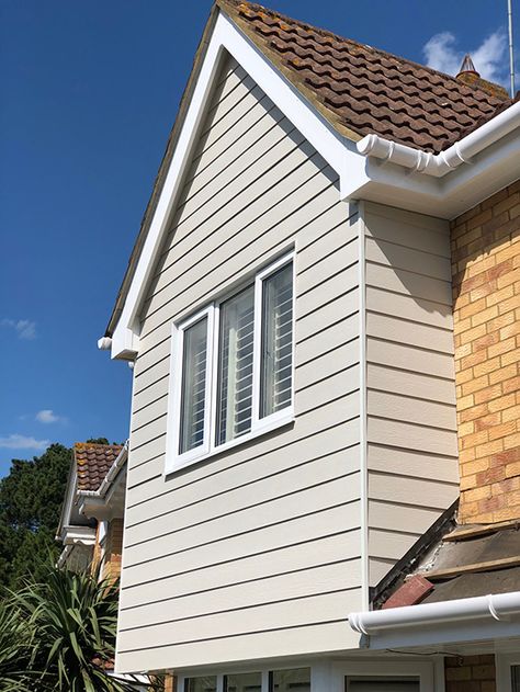 James Hardie cladding in Abbots Langley, near Watford in Hertfordshire Conservatory Transformation, James Hardie Cladding, Extension Exterior, Stone Cladding Exterior, Cladding Ideas, Porch Extension, Timber Battens, Contemporary Front Doors, Hardie Plank