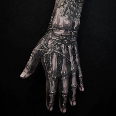 Bone Hand Tattoo, Skeleton Hand Tattoos, Tattoo Main, Herren Hand Tattoos, Skull Hand Tattoo, Hand Tats, Biomechanical Tattoo, Skeleton Tattoos, Skeleton Hand Tattoo