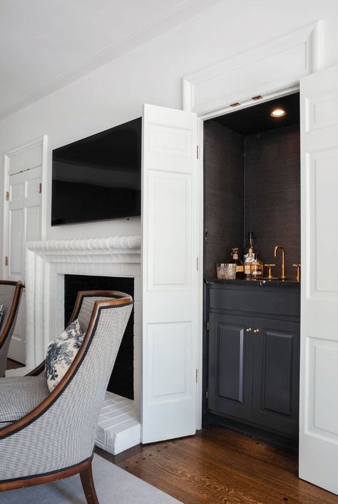 Hidden Bar Ideas For Home, Wet Bar Ideas In Living Room, Small Built In Bar, Built In Bar In Living Room, Bar In Living Room, Built In Wet Bar, Closet Bar, Living Room Built Ins, Hidden Bar