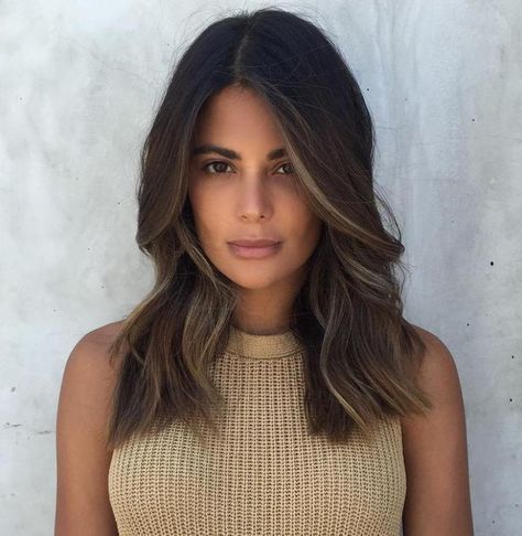 Dark Brown Cut with Subtle Blonde Highlights Straight Hair Highlights, Hairstyles Highlights, Subtle Blonde Highlights, Cinnamon Hair, Framing Highlights, Curly Styles, Light Blonde Highlights, Ash Blonde Highlights, Hair With Highlights