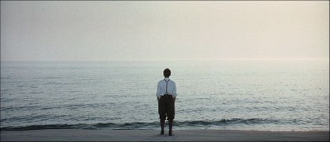 "Road to Perdition", Sam Mendes, 2002. (cinematography by Conrad Hall) Road To Perdition, Book Structure, Cinematography Lighting, Beaches Film, Movie Shots, Pc Wallpaper, Film Grab, Beach Shoot, Fish Man