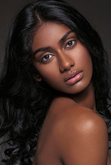 ᴘɪɴᴛᴇʀᴇsᴛ: ɴɪssᴀᴅᴀᴅᴏɴ 🦄 Dusky Skin, Dark Skin Models, Black Indians, Exotic Women, Dark Skin Beauty, Character Reference, Dark Skin Women, Brown Skin, Long Black