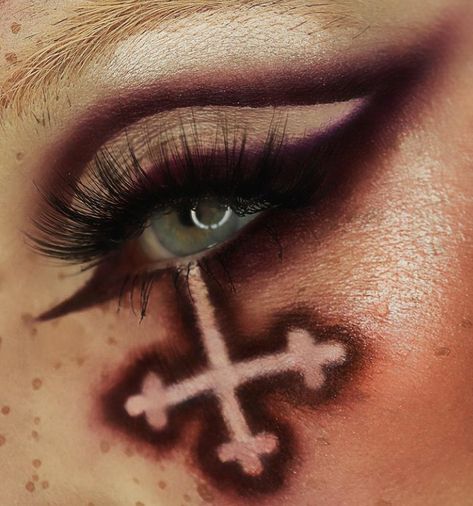 Satanic Makeup Halloween, Fallen Angel Makeup Ideas, Fallen Angel Make Up, Demon Eye Makeup, Unholy Makeup, Nun Makeup Halloween Pretty, Evil Nun Makeup, Fallen Angel Costume Makeup, Fallen Angel Makeup Halloween