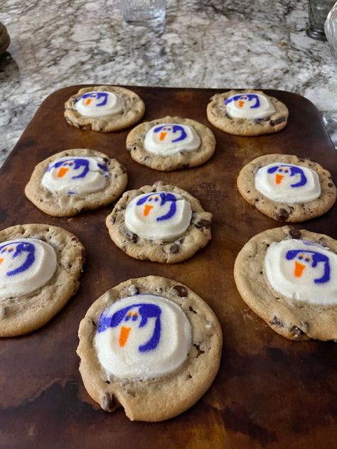 Chocolate Chip Cookies With Pillsbury, Pillsbury Halloween Cookies Aesthetic, Philsbury Halloween Cookie, Philsbury Cookies, Pillsbury Recipes Dessert, Halloween Cookies Aesthetic, Pillsbury Halloween Cookies, Fall Sleepover, Pillsbury Cookies