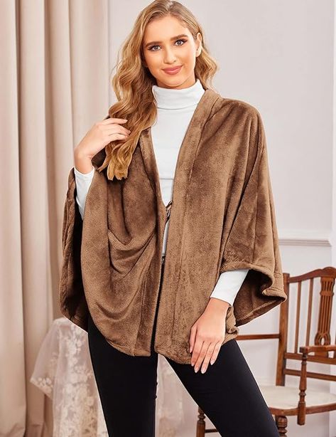 Flannel ponchos look great over anything, in the cold weather as a blanket to keep you warm and elegant ,wear it with tops and jeans to the most formal dress, creating a beautiful silhouette Poncho For Women, Sweater Cape, Cape For Women, Knit Lounge Set, Shawl Winter, Elegant Wear, Poncho Dress, Poncho Wrap, Cape Sweater