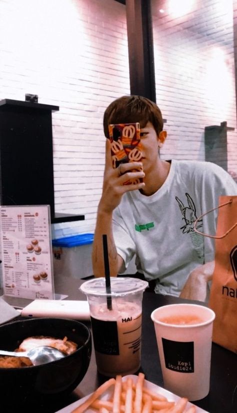 Boyfriend Material Chanyeol, Park Chanyeol Boyfriend Material, Chanyeol Boyfriend Material, Chanyeol Boyfriend, Happy Emotions, G I Dle Minnie, Exo Lockscreen, Pie Day, Park Chanyeol Exo