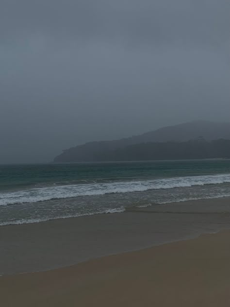 Beach In The Rain, Rainy Beach Photos, Rainy Winter Aesthetic, Rainy Summer Aesthetic, Beach Rain Aesthetic, Foggy Beach Aesthetic, Cloudy Beach Aesthetic, Stormy Beach Aesthetic, Rainy Beach Aesthetic