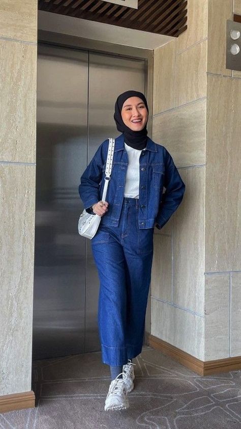 ootd hijab oversize, ootd hijab overall, spill ootd hijab, gaya pakaian hijab, ootd hijab sweater, ootd hijab kemeja, outfit overall hijab, ootd hoodie oversize hijab, ootd sweater, hijab rok, ootd jaket jeans hijab, ootd kemeja polos hijab, ootd kemeja oversize hijab, ootd sweater hijab, ootd hijab Ootd Jeans, Outfit Korean Style, Jaket Jeans, Outfit Korean, Muslim Fashion Hijab Outfits, Celana Jeans, Muslim Fashion Hijab, Hijab Ootd, Hijabi Outfits Casual