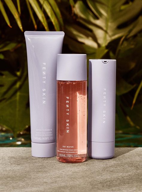 Fenty Skin Is Here — & These Are The Honest Reviews #refinery29 https://www.refinery29.com/en-gb/2020/07/9938444/fenty-skin-rihanna-launch-reactions-reviews Koleksi Makeup, Penyimpanan Makeup, Fenty Skin, Parfum Victoria's Secret, Alat Makeup, Skincare Packaging, Skin Line, Skin Care Brands, Beauty Skin Care Routine