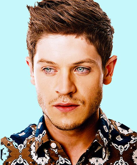 Iwan Rheon simply is that mysterious enigma. Ramsey Bolton, Iwan Rheon, Ramsay Bolton, Oh My Goddess, Gra O Tron, Hipster Man, Mötley Crüe, Attractive People, Man Crush