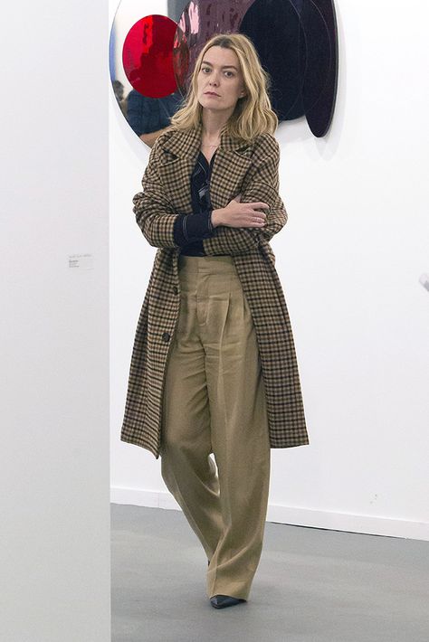 Los mejores looks de Zara que hay en el armario de Marta Ortega | Glamour Marta Ortega, Zara Looks, Look Zara, Outfit Combinations, Office Outfits, Harem Pants, Celebrity Style, Winter Fashion, Khaki Pants