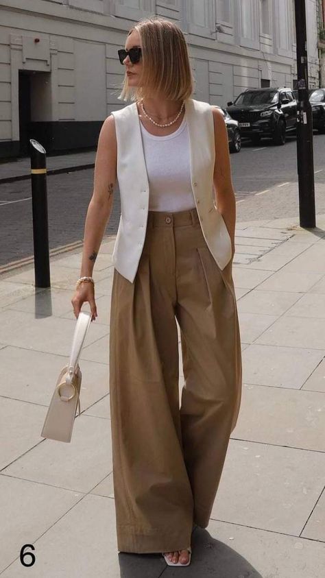 Waistcoat Outfit, Brown Pants, Casual Chic Outfit, Vest Outfits, Looks Chic, Celebrity Outfits, Blazer Fashion, Mode Inspiration, Office Outfits