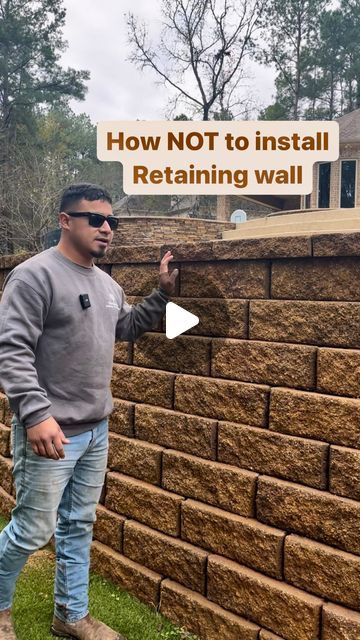 The Green Tree on Instagram: "How NOT to install retaining wall.

#landscape #concrete #pavers #construction #howto #dosanddonts #belgard #retainingwalls #business" Landscape Block Retaining Wall, Green Retaining Wall, House Retaining Wall, Wall Blocks Landscape, Retaining Wall Backyard, Inexpensive Retaining Wall Ideas, Retaining Wall Landscape, Retaining Wall Bricks, Concrete Block Retaining Wall