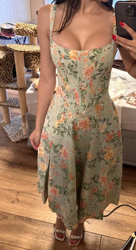 A WEDDING attendee has revealed her stylish frock, but some say it’s a bit much for the occasion. Some critics went as far as to say that the beauty should cover up her cleavage for the celebration. The Redditor who goes by the username “justforthefunzeys” shared a picture of her dress in a post on […] Outfits For Girls With Big Chest, Summer Corset Dress, Corset Frock, Cleavage Wedding Dress, Cleavage Dresses, Corset Dress Outfit, Wedding Attendee Dress, Corset Outfit, Vestidos Vintage