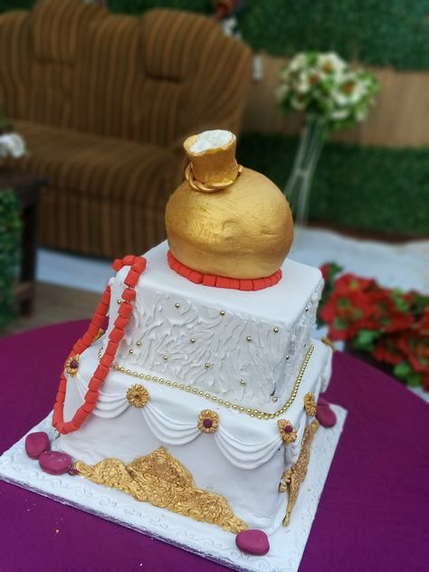 Latest Cake Design, African Wedding Cakes, Bestie Wedding, Wedding Theme Color Schemes, Nigerian Traditional Wedding, Naija Wedding, Traditional Wedding Cakes, Traditional Wedding Cake, Traditional Marriage