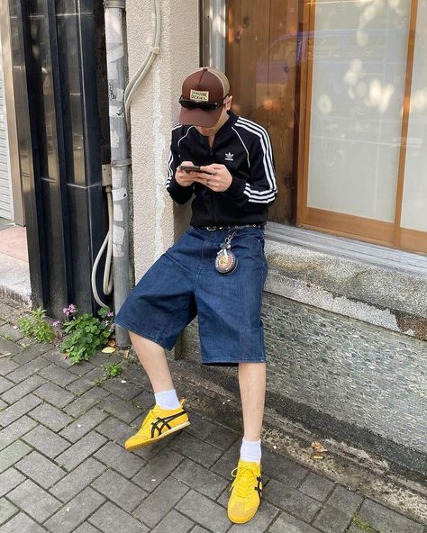 #fashionInspiration #outfitIdeas #streetstyle #fashionista #ootd #baggy #oufitwomen #outfitmen #y2k Onitsuka Tiger Outfit, Streetwear Fashion For Men, Onitsuka Tiger Mens, Y2k Outfits Men, Japanese Mens Fashion, Denim Streetwear, Aesthetic Outfits Men, Streetwear Essentials, Inspiring Stories