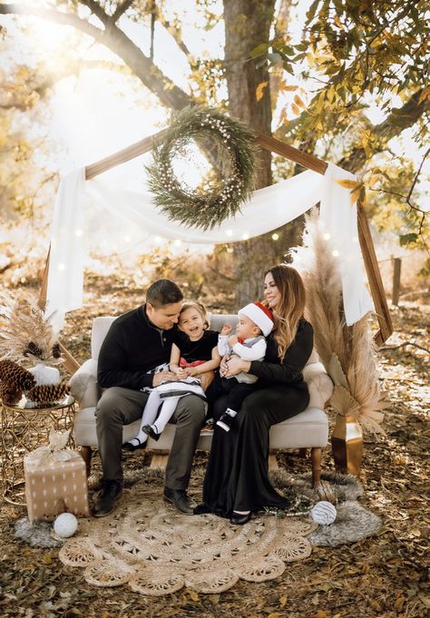 Outdoor Mini Session Ideas Christmas, Christmas Outdoor Setup, Christmas Backdrops For Photos Outdoors, Nativity Scene Photoshoot, Fall Family Mini Session Ideas, Christmas Outdoor Mini Session Ideas, Nativity Photo Shoot, Christmas Photoshoot Setup Ideas Outdoor, Christmas Photography Ideas Outdoor