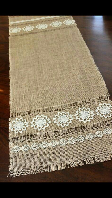 Summer Table Runner, Easter Table Runners, Burlap Projects, Vintage Table Runner, Burlap Table, Bantal Sofa, Jute Crafts, Lace Table Runners, Burlap Table Runners