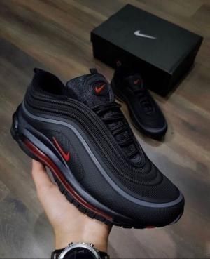 Luxury Black Nike Air Max For Men, Sneakers Guide, Black Nike Shoes, Sneakers Nike Air Max, Sneaker Outfits, Sneakers Fashion Outfits, Streetwear Shoes, Black Nike, Men's Footwear