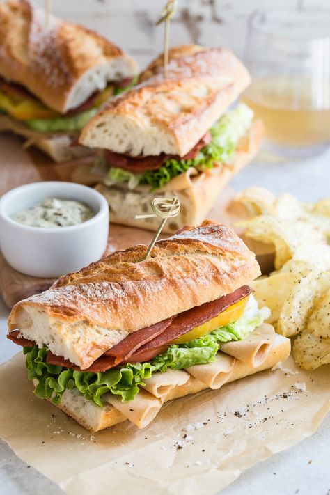 Sandwich With Pesto, Vegetarian Bacon, Grilled Ham And Cheese, Cold Sandwiches, Idee Pasto, Club Sandwich, Läcker Mat, Delicious Sandwiches, Think Food